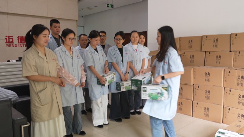 1 Warm Emotions in the Dragon Boat Festival, Caring for Employees Chengdu Mind Carries Out Dragon Boat Festival Welfare Distribution Activity